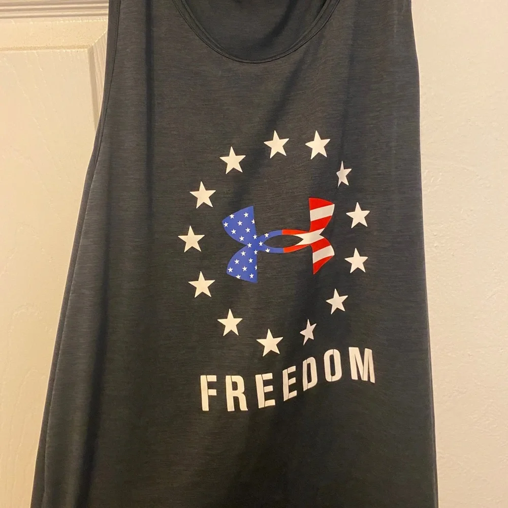 ✨Under Armour workout tank - Picture 2 of 3